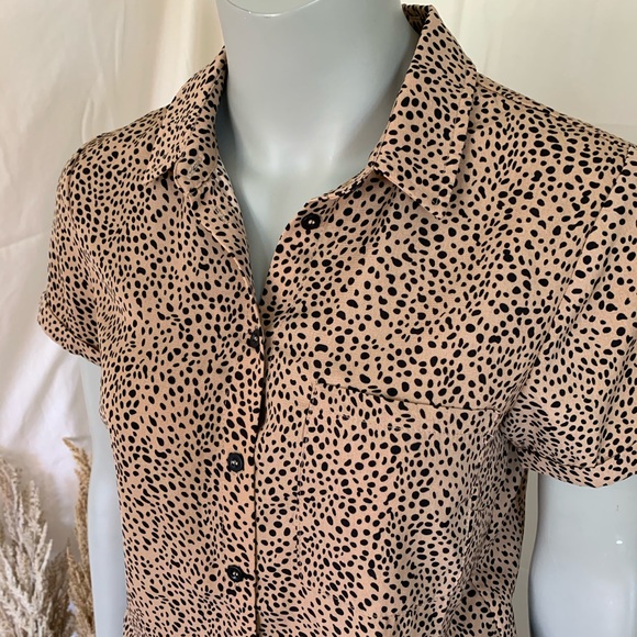 BRAND NEW! Animal dot lightweight button crop top - Picture 2 of 8